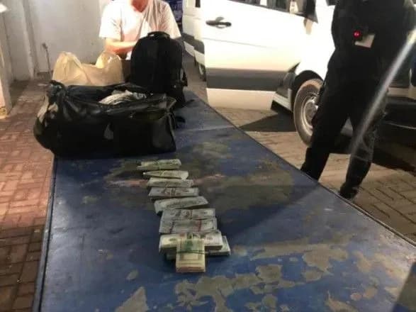 Через "Краківець" намагалися провезти гаджетів на півмільйона гривень та 70 тис. доларів