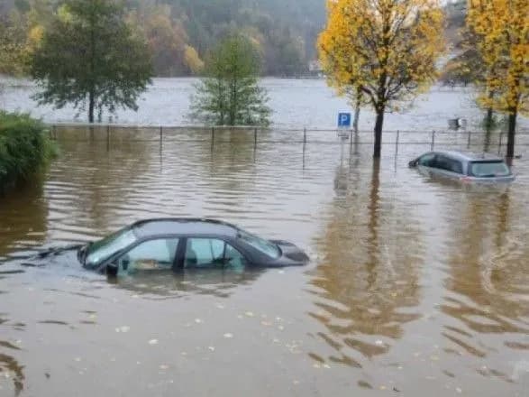 ДСНС: Негода у західних областях зруйнувала понад 100 км автодоріг та 64 мости