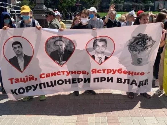 Кличко повинен пройти поліграф та звільнити корупціонерів, які “працюють” на Комарницького - активісти