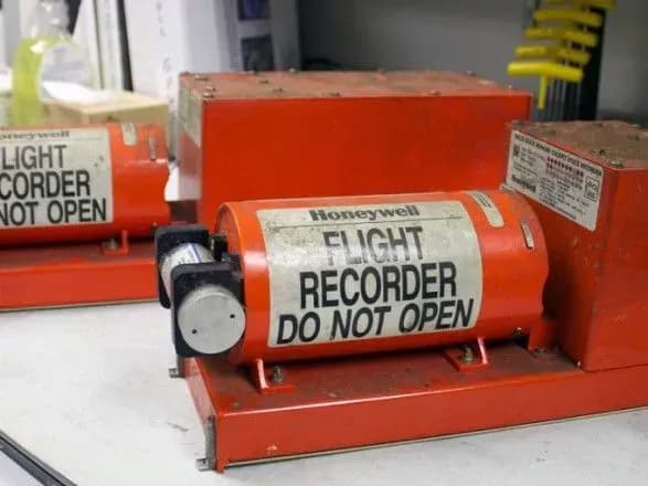 Канада допоможе Франції розшифрувати "чорні скриньки" збитого літака МАУ