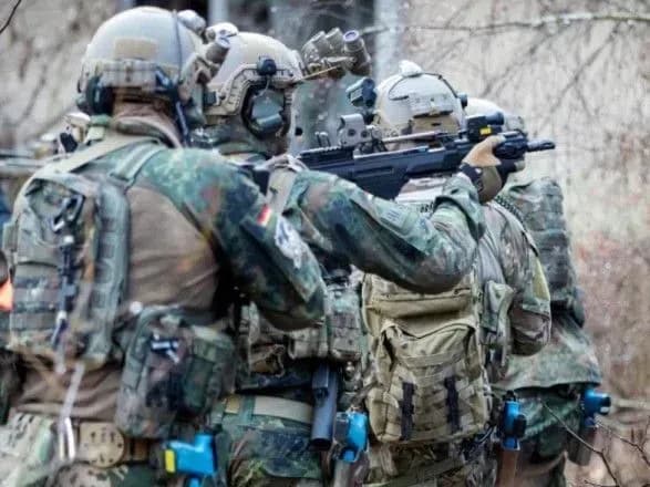 Елітний підрозділ бундесверу ФРН реформують через зв'язки спецпризначенців з неонацистами