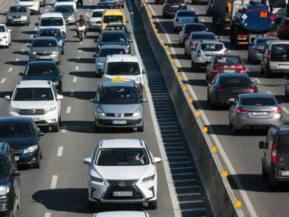На мостах у Києві утворилися затори