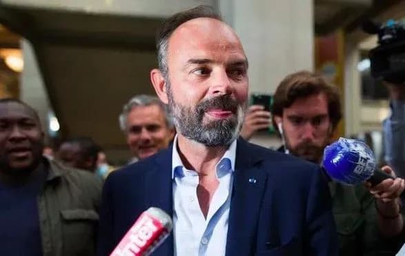 Уряд Франції пішов у відставку після успіху "зелених" на муніципальних виборах