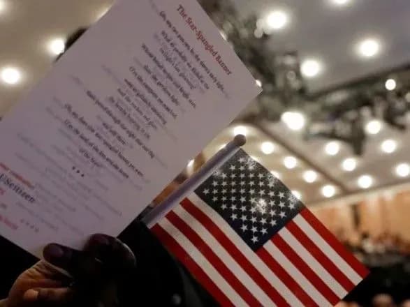 Близько 70% працівників міграційної служби США відправлять у неоплачувані відпустки