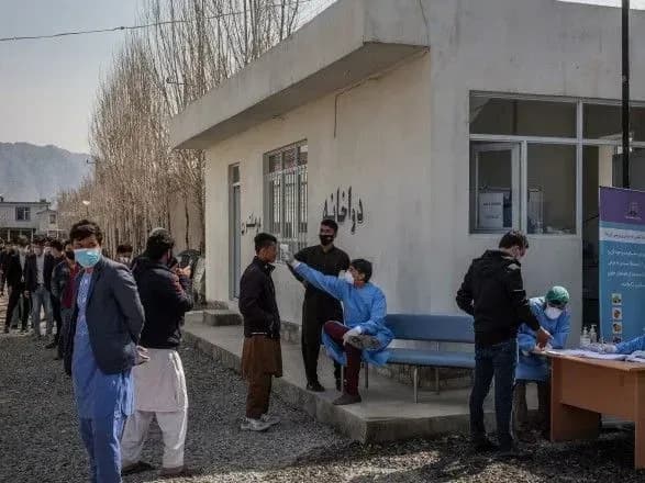 COVID-19: вчений припустив існування SARS-CoV-2 у "сплячому" режимі до пандемії