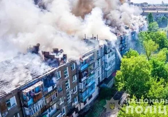 У Новій Каховці загасили пожежу у п'ятиповерхівці, ймовірного винуватця затримали