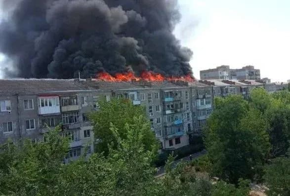 У Новій Каховці горить п'ятиповерховий будинок
