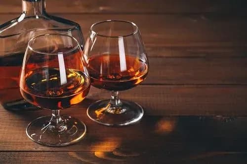 У мережі за дорого скуповують коньяк виробництва СРСР