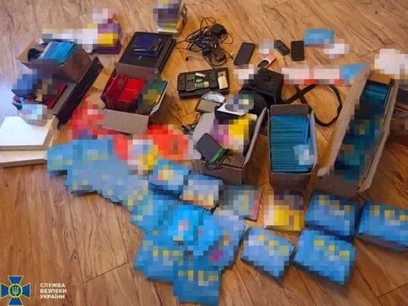 В Україні викрили незаконну маршрутизацію трафіку псевдооператорів мобільного зв’язку "Л/ДНР"