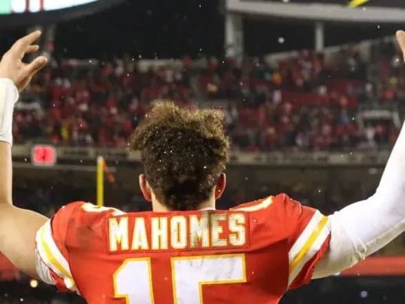 Гравець НФЛ заключив найбільший контракт в історії спорту