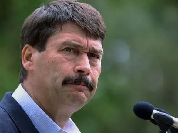 Президент Угорщини написав листа Зеленському через сміття в Тисі