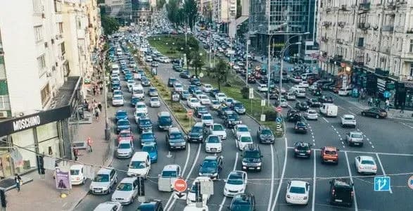 На подъездах к центру Киева образовались пробки