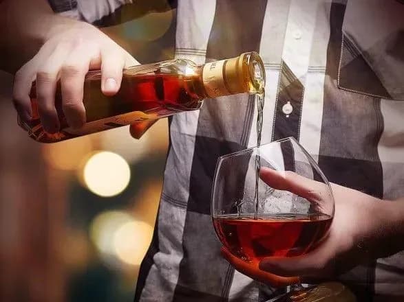 Коньяк в Украину везут из Эмиратов, Франции и Польши