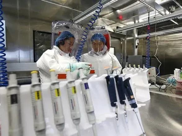 У США заявили, що вчені з лабораторії в Ухані перебігли на Захід