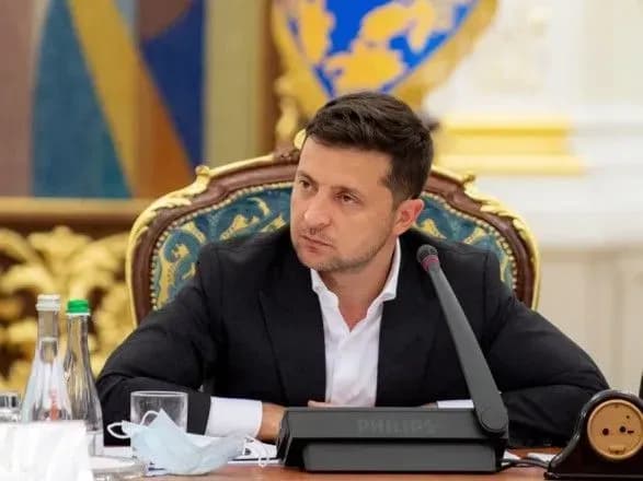 Несправедливе нарахування пенсій родинам військових, які загинули на Донбасі: Зеленський вимагає розібратись