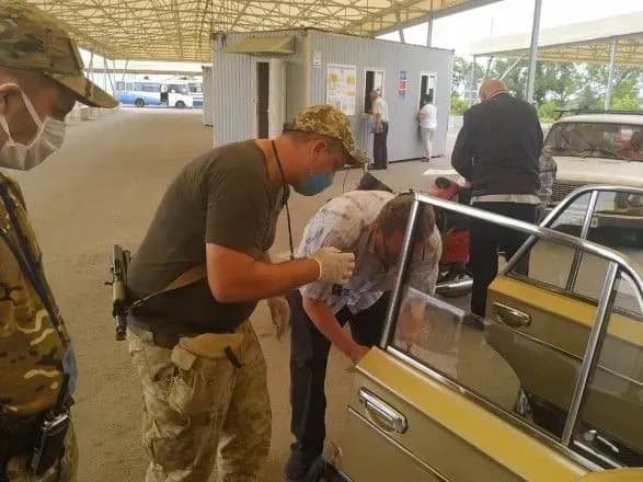 Бойовики продовжують блокувати рух через КПВВ "Мар’їнка"