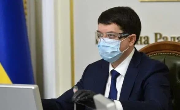 Разумков: повертати зарплати чиновникам зарано, ще карантин не кінчився