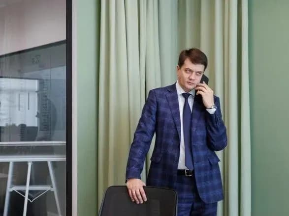 Разумков збирає керівників депутатських фракцій на нараду у своєму кабінеті