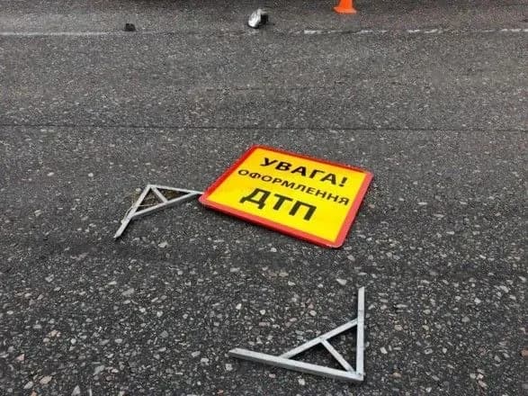 На столичному проспекті зіштовхнулися п'ять автівок