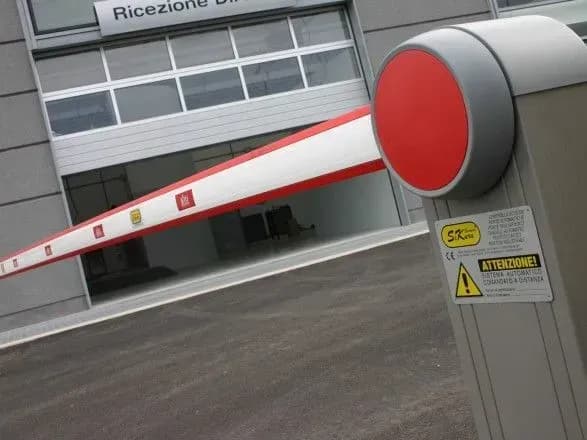 У Києві проведуть рейди по шлагбаумах після смерті людини на Русанівських садах