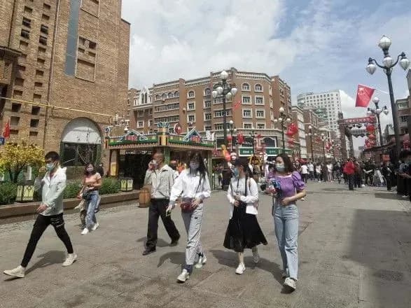 Пандемія: у китайському місті Урумчі скасовані практично усі рейси - у 24-річної дівчини виявили COVID-19