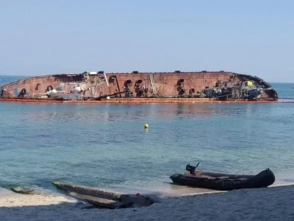 Підйом танкера Delfi в Одесі: перші дві спроби - виявилися невдалими