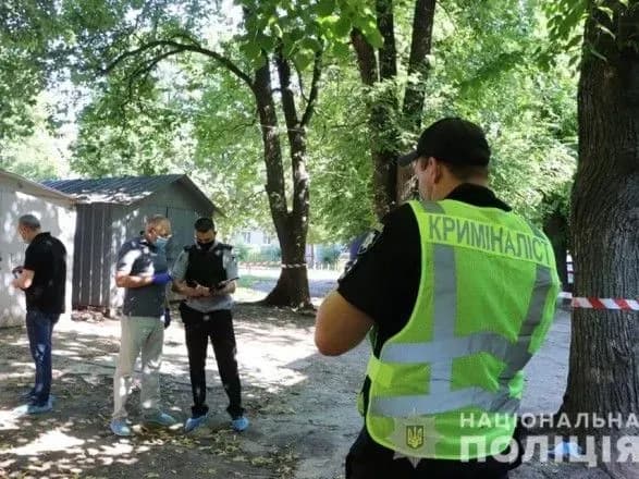 У Харкові біля гаражів знайшли загорнутий у килим труп
