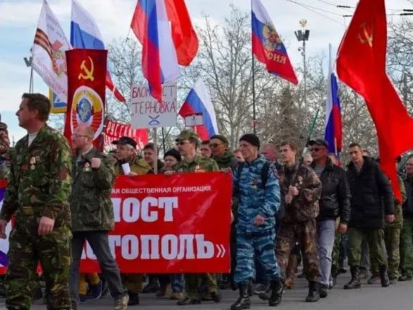 Двох підозрюваних учасників "самооборони Севастополя" оголосили у розшук