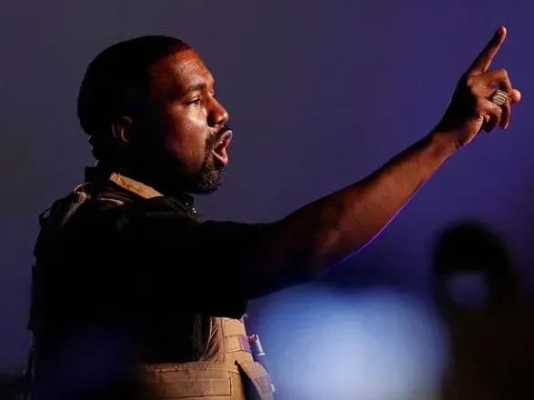 Каньє Вест провів свій перший "передвиборний мітинг": цитував Біблію, лаявся та плакав