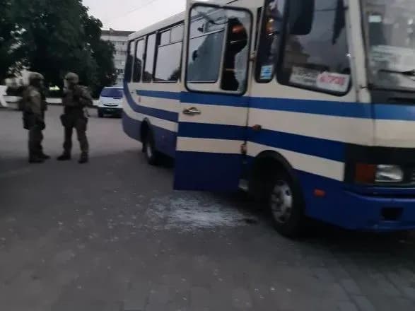 Усі цілі: Аваков показав відео зі звільненими заручниками