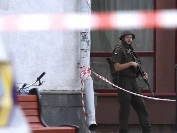 "Луцький терорист" відпустив трьох заручників