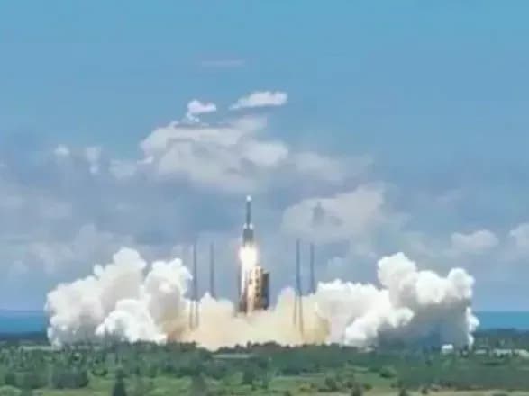 Китай успішно запустив першу місію на Марс