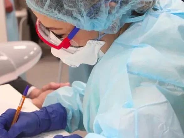 Антирекорд: в Україні за добу госпіталізували 255 осіб з COVID-19