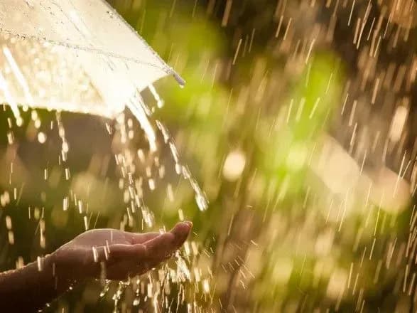 В Україну йдуть дощі: синоптики дали прогноз на три доби