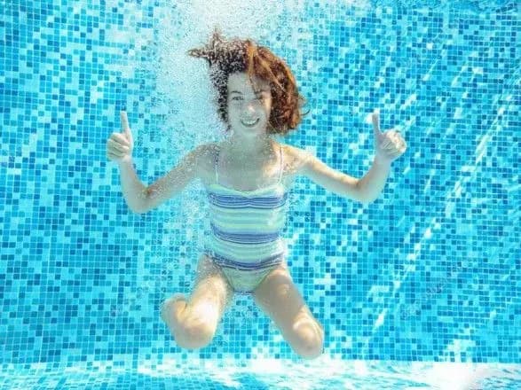 COVID-19 не передається через басейни та питну воду – ЦГЗ