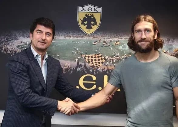 Футболіст Чигринський продовжив контракт із грецьким клубом