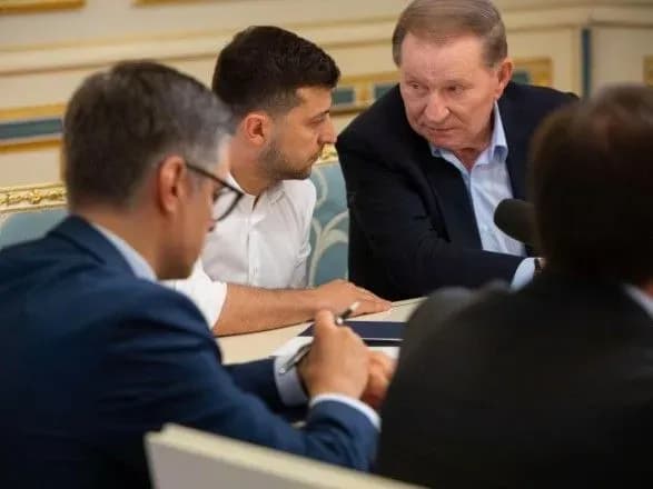 Зеленський подякував Кучмі за роботу в ТКГ