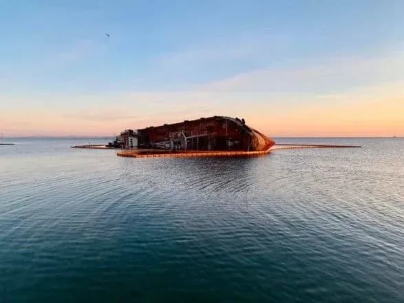 Біля танкера Delfi майже 30 днів фіксували перевищення концентрації нафтопродукту у воді