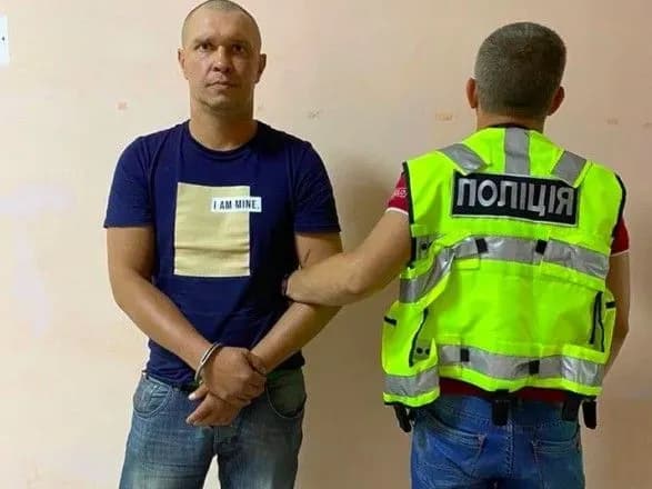 У поїзді "Маріуполь-Київ" побили і намагалися згвалтувати жінку, тричі судимого нападника затримали