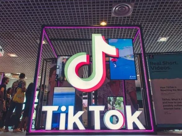 Microsoft відновлює переговори про придбання американського сегмента TikTok
