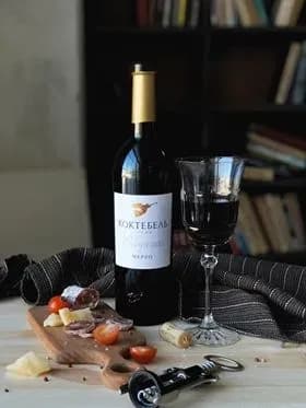 Келих вина в день запобігає розвитку остеопорозу у жінок - вчені