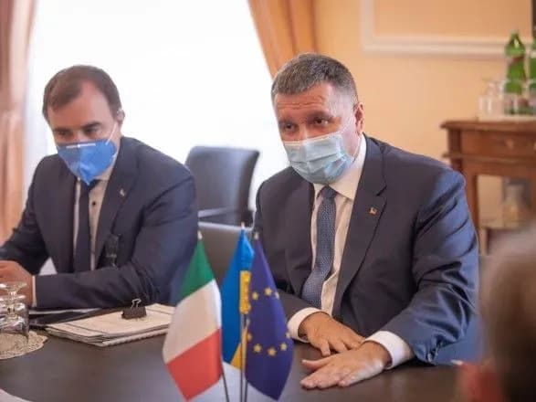 МВС потребує придбання спецкораблів для рятувальних операцій та гуманітарного розмінування - Аваков