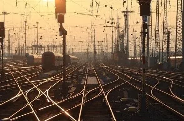 Криклій хоче, аби поїзди зупинялися у “червоних” зонах для висадки пасажирів