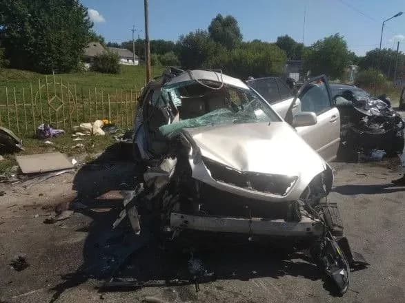 На Київщині зіткнулись дві іномарки, травмовані п’ятеро людей