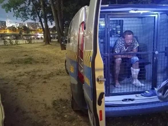 На пляжі Варшави п'яний українець з ножем налякав відпочиваючих