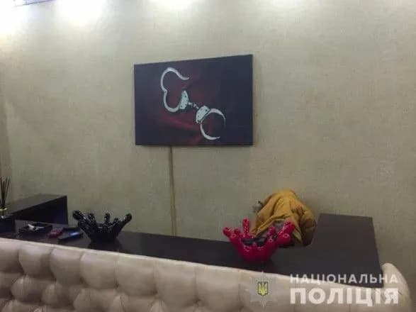 У справі "масажного" борделю на Печерську з річним обігом у 115 млн грн судитимуть 7 осіб