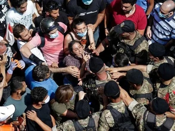 Вибух у Лівані: у Бейруті розпочалися антиурядові протести та сутички з поліцією, є поранені