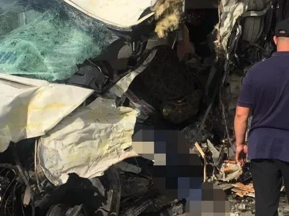 На Житомирщині вантажівка "лоб у лоб" зіткнулась із маршруткою, четверо осіб загинули