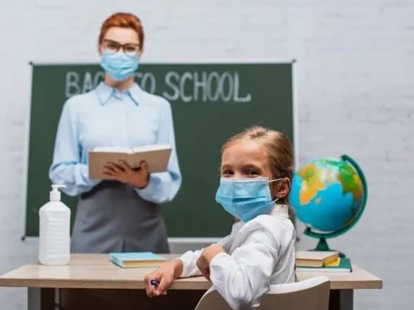 Перед началом учебного года учителей не будут тестировать на СOVID-19 - Степанов