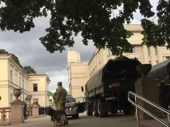 У Мінську оточили центральну площу — ЗМІ